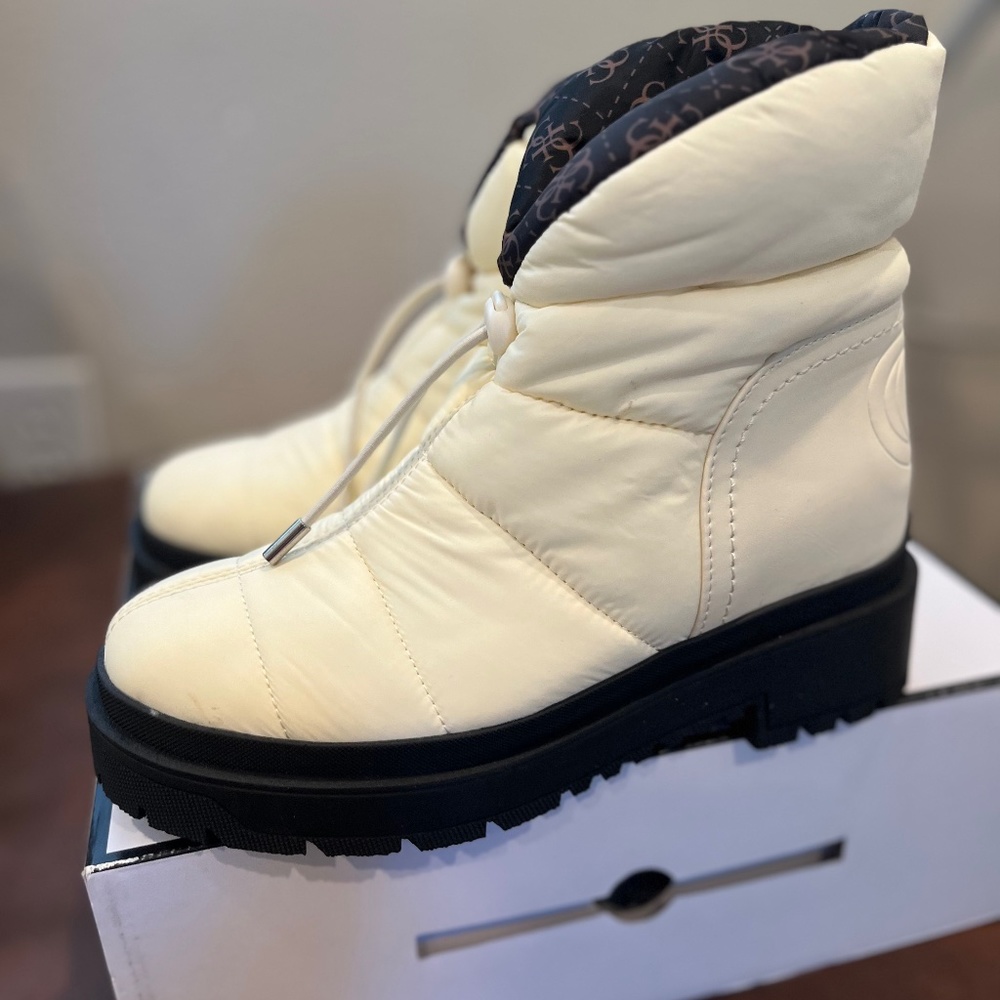 Guess boots